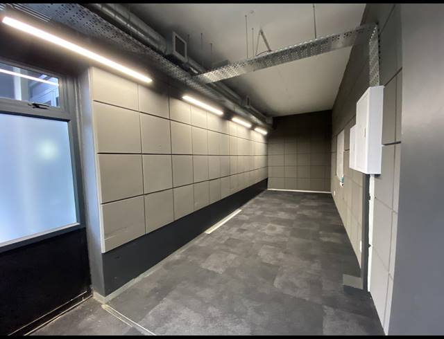 233M² OFFICE TO LET IN GARDENS